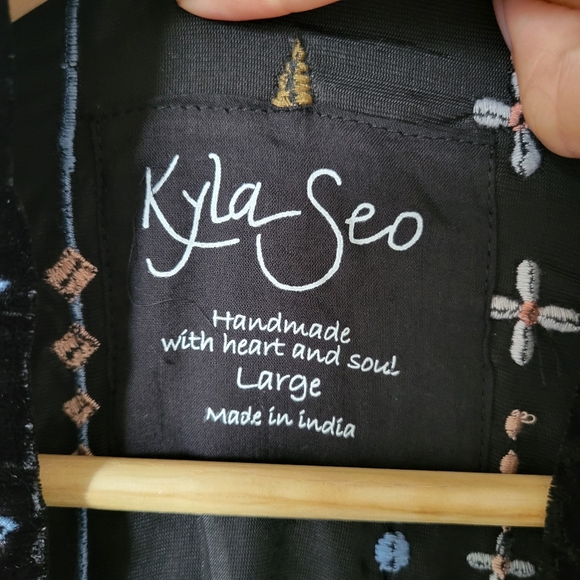 ANTHROPOLOGIE KYLA SEO Crushedd Velvet Embroidered Open Jacket - Picture 3 of 9